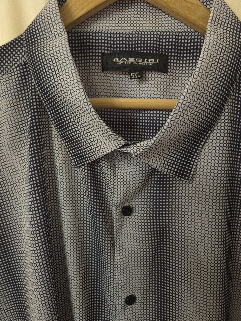 Bassiri Limited Collection Men’s Black On White Wave Microfiber SS Shirt - Picture 3 of 3